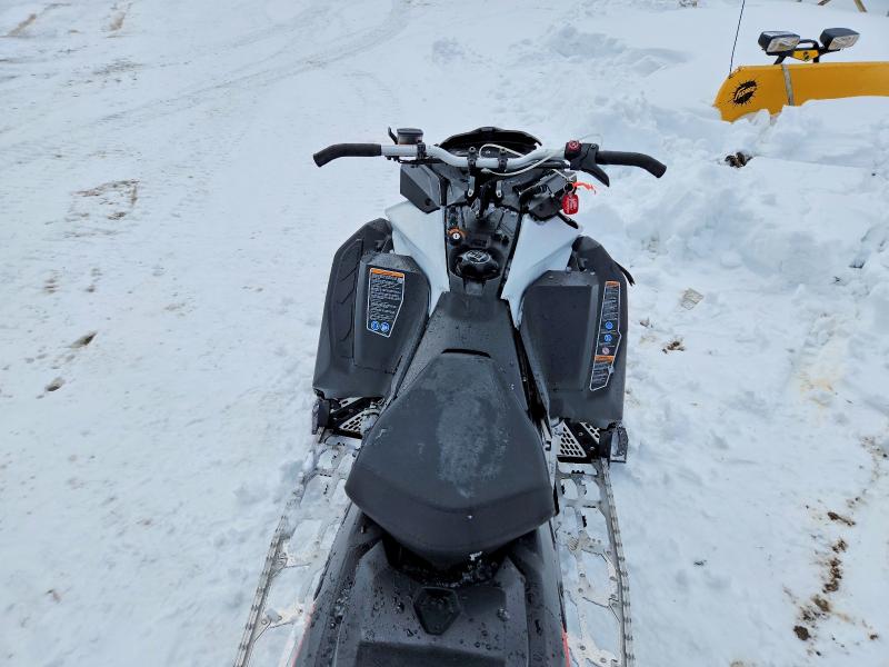 77871415 :رقم المزاد ، 2BPSUBNA1NV000250 vin ، 2022 Ski Snowmobile مزاد بيع