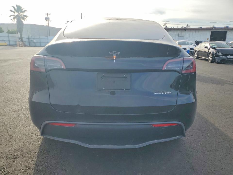 76613795 :رقم المزاد ، 7SAYGDEEXSF305846 vin ، 2025 Tesla Model Y مزاد بيع