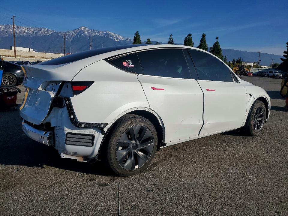 2024 Tesla Model Y მანქანა იყიდება აუქციონზე, vin: 7SAYGDED0RF122067, აუქციონის ნომერი: 78447345