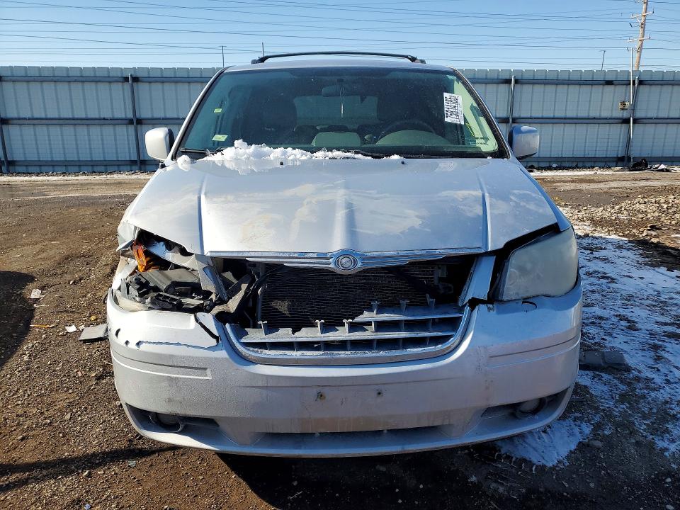 75814185 :رقم المزاد ، 2A4RR5D14AR368857 vin ، 2010 Chrysler Town & Country مزاد بيع