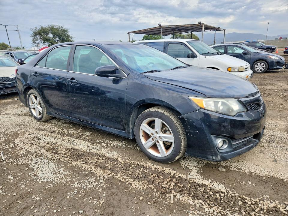 77419195 :رقم المزاد ، 4T1BF1FK4EU385905 vin ، 2014 Toyota Camry مزاد بيع