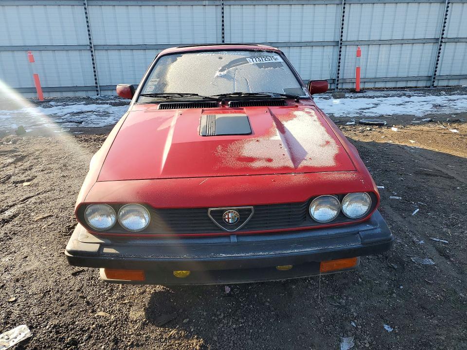 77372575 :رقم المزاد ، ZARAA6693F1006734 vin ، 1985 Alfa Romeo Gt مزاد بيع
