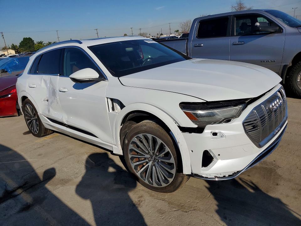 2019 Audi E-tron მანქანა იყიდება აუქციონზე, vin: WA1VABGE7KB020781, აუქციონის ნომერი: 79015175