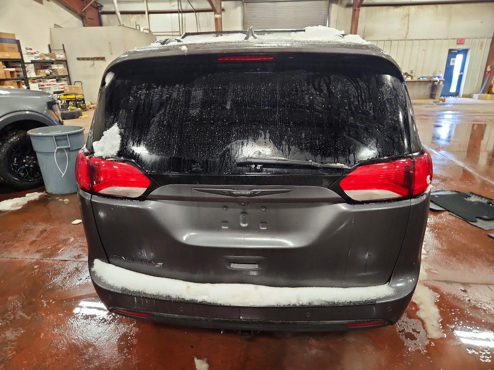 76138025 :رقم المزاد ، 2C4RC1EG6JR333465 vin ، 2018 Chrysler Pacifica مزاد بيع