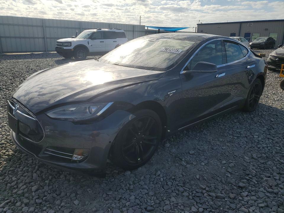 79012775 :رقم المزاد ، 5YJSA1S11FF081165 vin ، 2015 Tesla Model S مزاد بيع