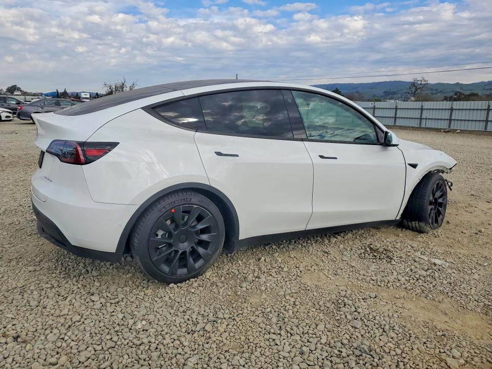76976515 :رقم المزاد ، 7SAYGDEE8NF388214 vin ، 2022 Tesla Model Y مزاد بيع