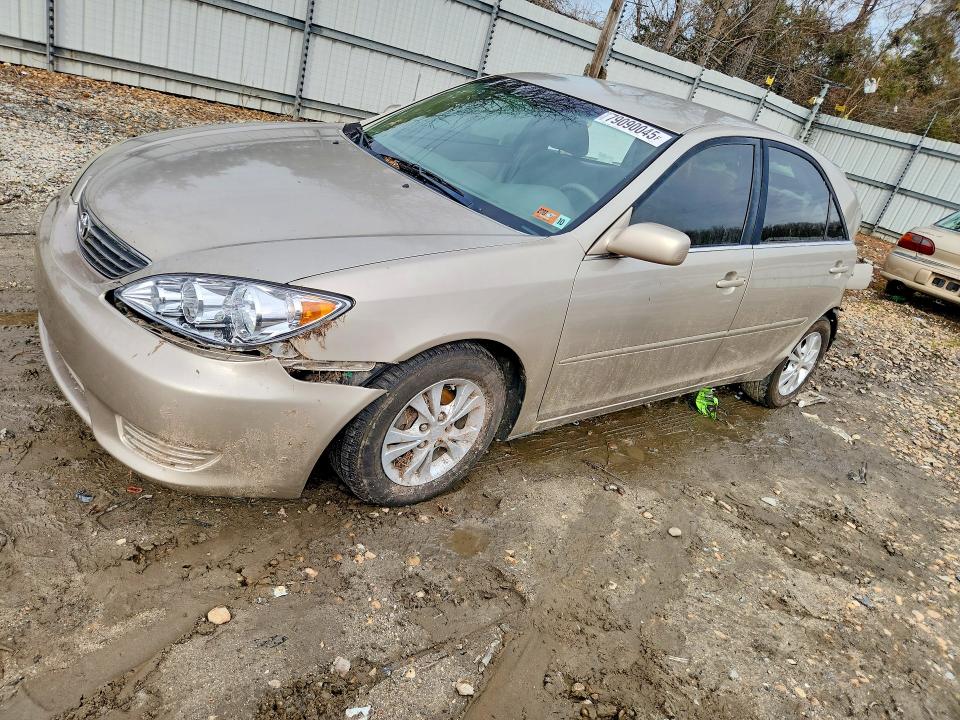 2005 Toyota Camry მანქანა იყიდება აუქციონზე, vin: 4T1BF30K25U601318, აუქციონის ნომერი: 79090045