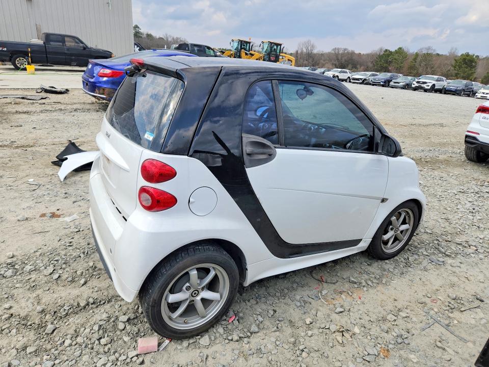 Продажа на аукционе авто 2015 Smart Fortwo, vin: WMEEJ3BA3FK814300, номер лота: 77653775
