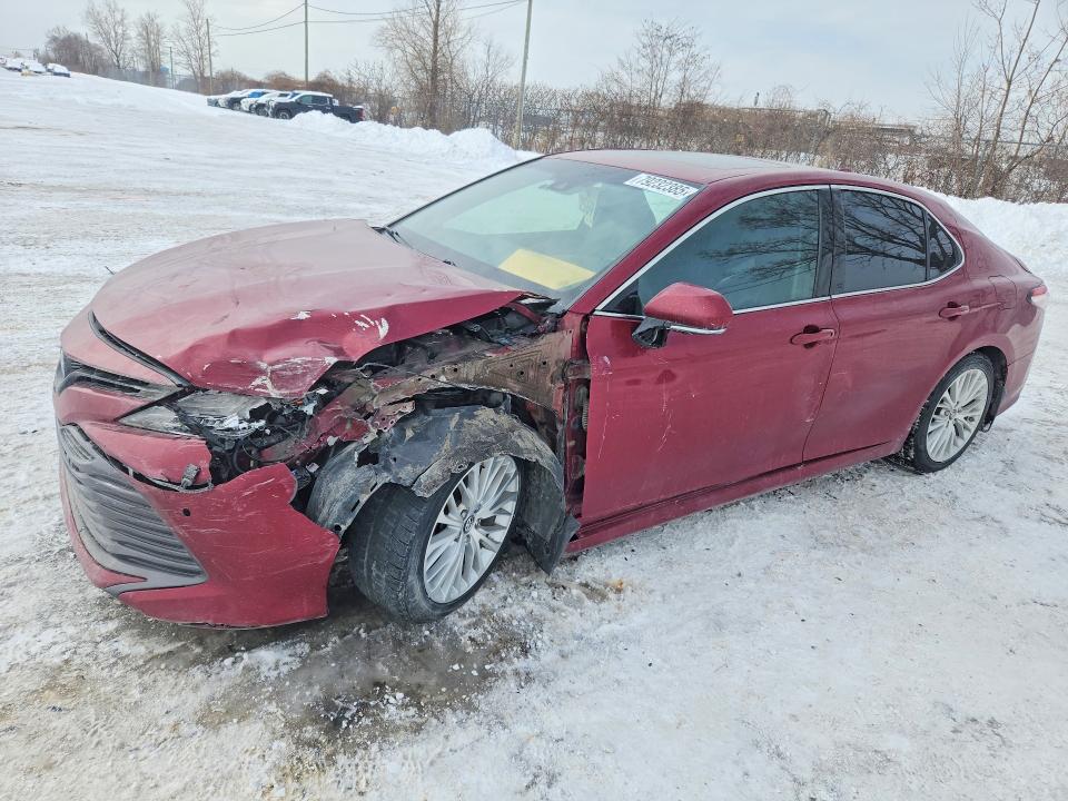 79232385 :رقم المزاد ، 4T1B21HK9JU501926 vin ، 2018 Toyota Camry Hybrid مزاد بيع