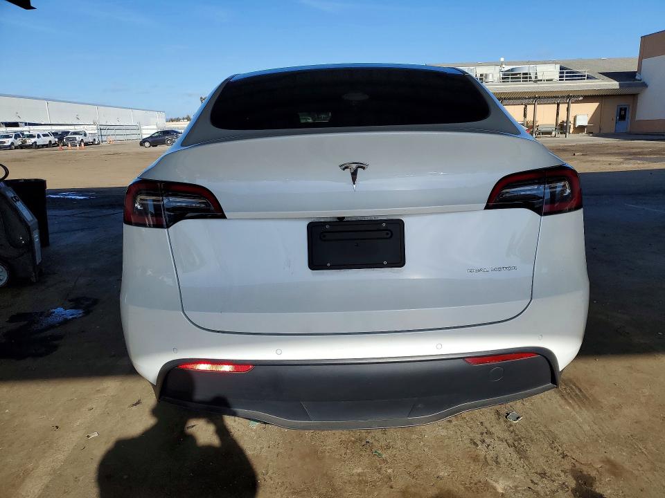 77594745 :رقم المزاد ، 5YJYGDEEXMF255353 vin ، 2021 Tesla Model Y مزاد بيع