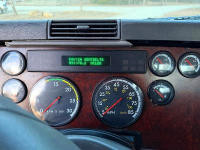79116035 :رقم المزاد ، 1FUBBAA862PJ88345 vin ، 2002 Freightliner Conventional مزاد بيع