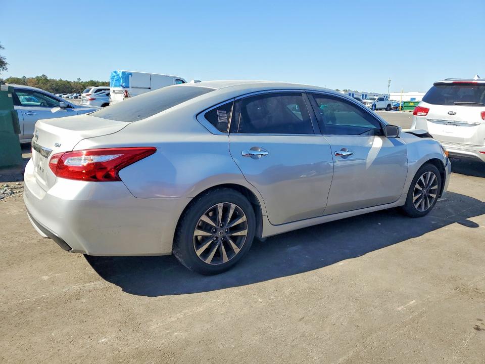2017 Nissan Altima მანქანა იყიდება აუქციონზე, vin: 1N4AL3AP2HC167257, აუქციონის ნომერი: 77359755