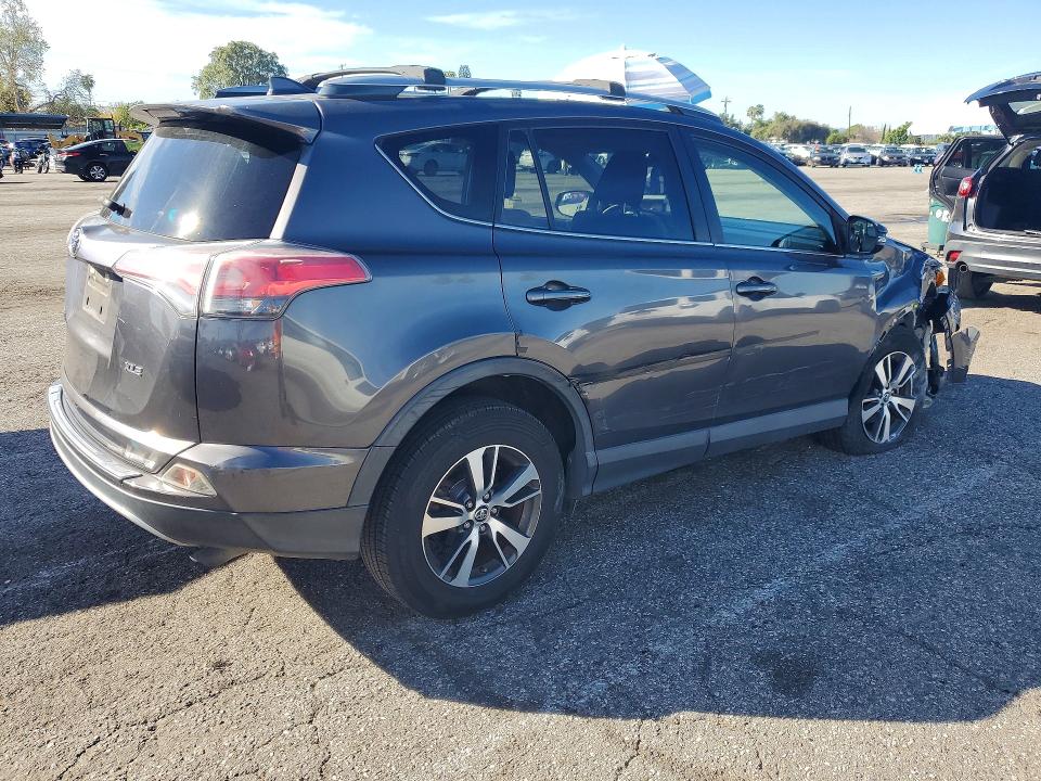 2017 Toyota Rav4 მანქანა იყიდება აუქციონზე, vin: JTMWFREV8HJ702364, აუქციონის ნომერი: 78758285