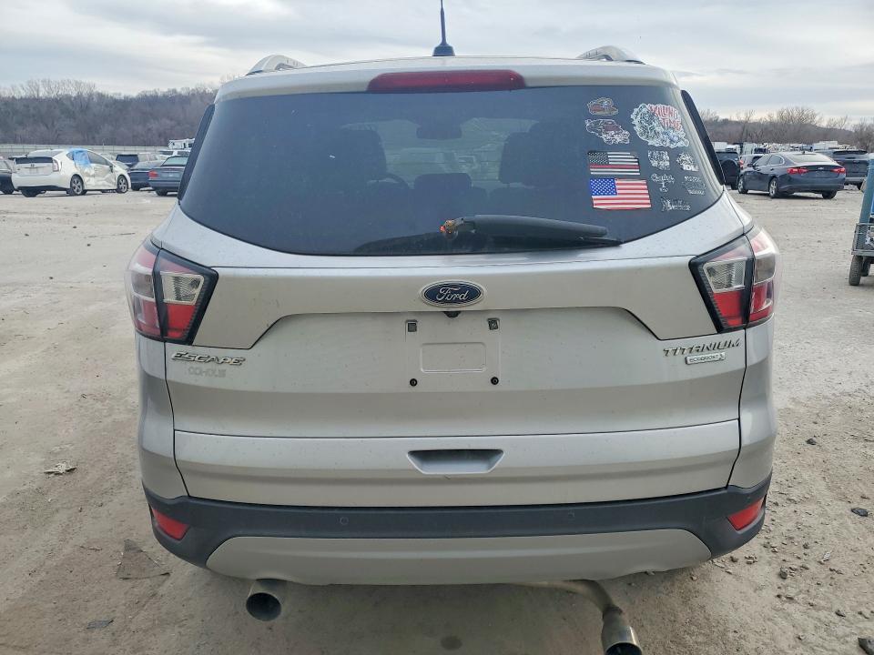 77575355 :رقم المزاد ، 1FMCU0JDXHUE57577 vin ، 2017 Ford Escape مزاد بيع