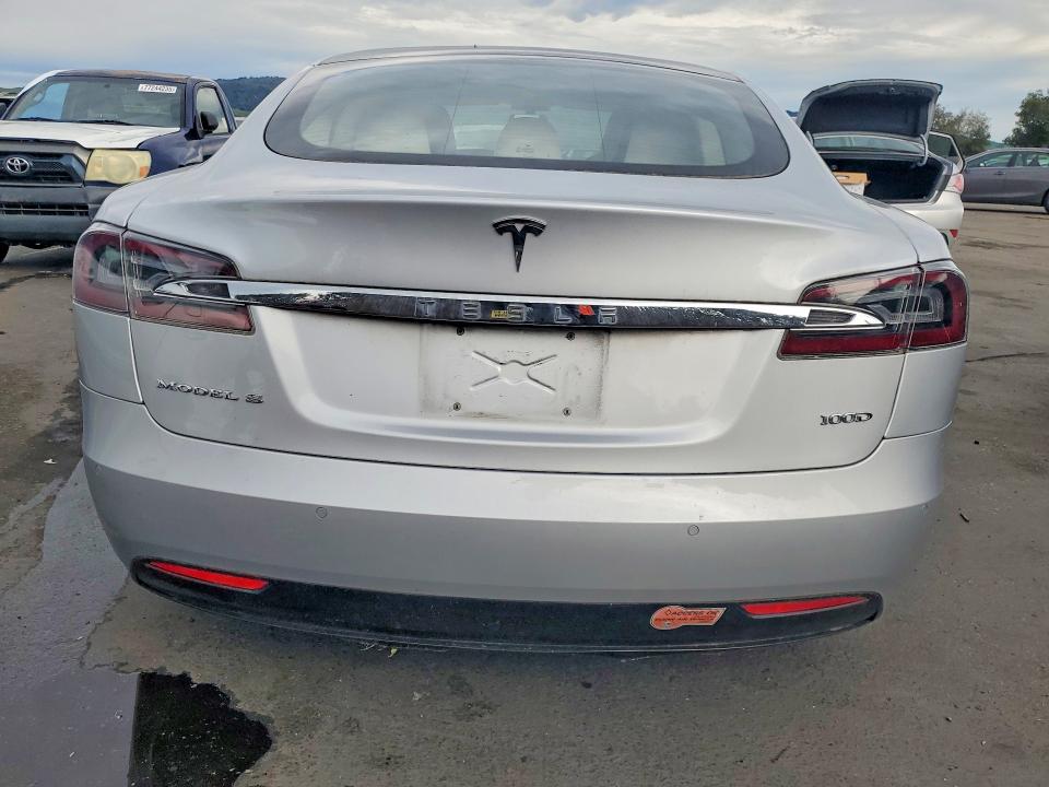 78852935 :رقم المزاد ، 5YJSA1E24JF246333 vin ، 2018 Tesla Model S مزاد بيع