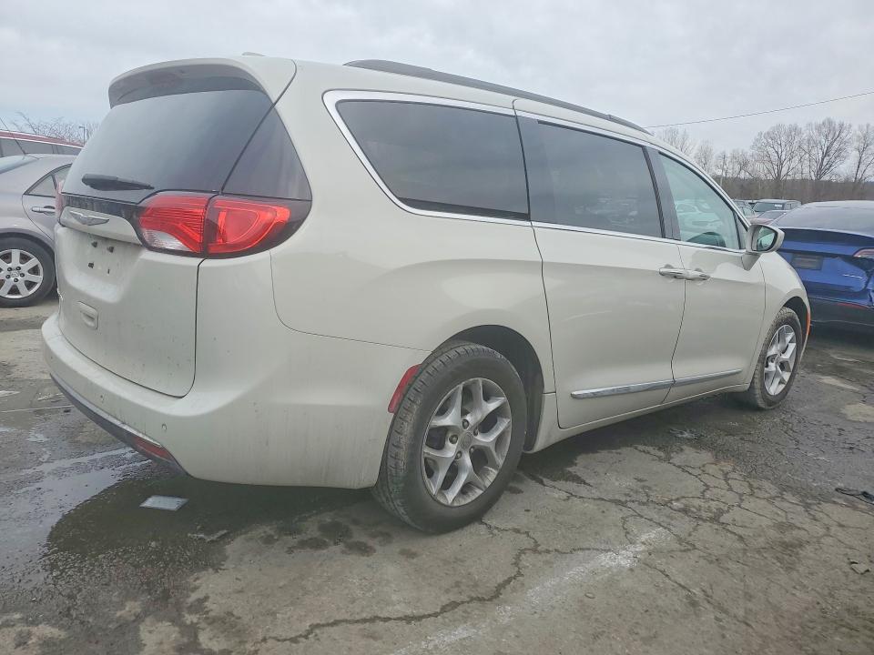 76319645 :رقم المزاد ، 2C4RC1BG9HR560759 vin ، 2017 Chrysler Pacifica مزاد بيع