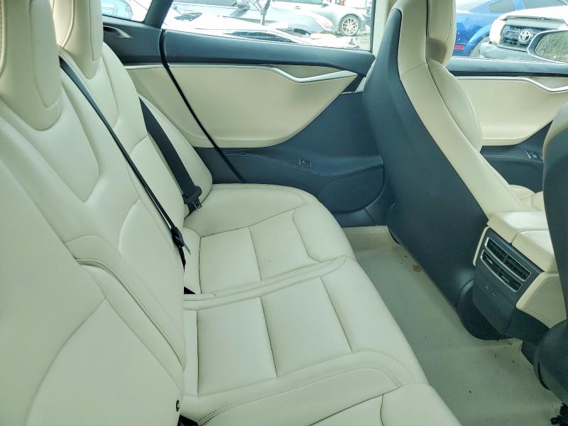 78852935 :رقم المزاد ، 5YJSA1E24JF246333 vin ، 2018 Tesla Model S مزاد بيع