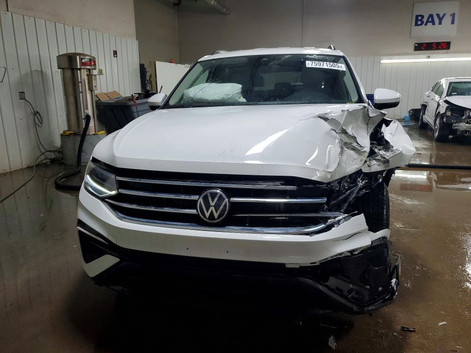 75971505 :رقم المزاد ، 3VVRB7AX5PM054120 vin ، 2023 Volkswagen Tiguan مزاد بيع