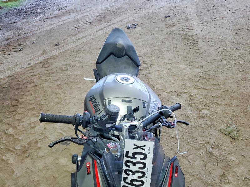73636335 :رقم المزاد ، ZD4TYU009GS000014 vin ، 2016 Aprilia Tuono V4 1 مزاد بيع