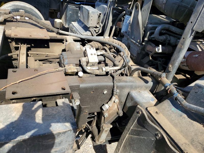 78884375 :رقم المزاد ، 1NPZL00X76D717114 vin ، 2006 Peterbilt Tractor 320 مزاد بيع