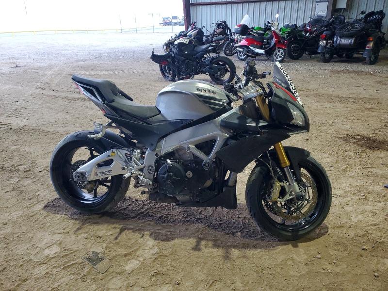 73636335 :رقم المزاد ، ZD4TYU009GS000014 vin ، 2016 Aprilia Tuono V4 1 مزاد بيع