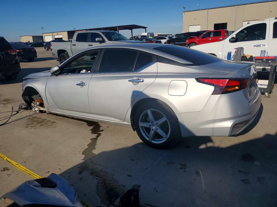 77593765 :رقم المزاد ، 1N4BL4BV8MN399867 vin ، 2021 Nissan Altima مزاد بيع