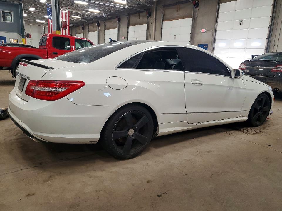 77427625 :رقم المزاد ، WDDKJ7CB5AF004450 vin ، 2010 Mercedes-benz E مزاد بيع