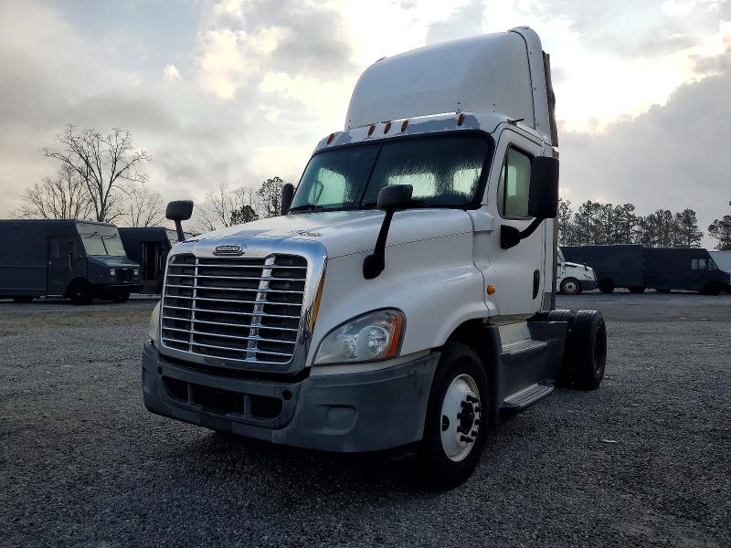 2016 Freightliner Cascadia 1 მანქანა იყიდება აუქციონზე, vin: 1FUBGEDV6GLHC5822, აუქციონის ნომერი: 77429405