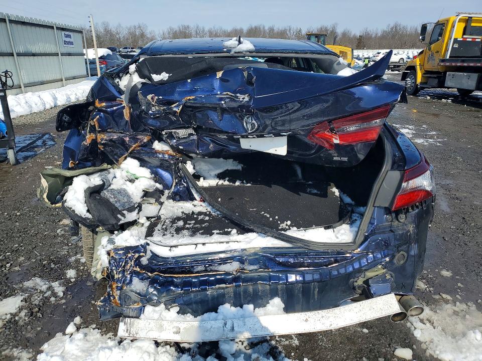 76705755 :رقم المزاد ، 4T1G11AK4NU709401 vin ، 2022 Toyota Camry مزاد بيع