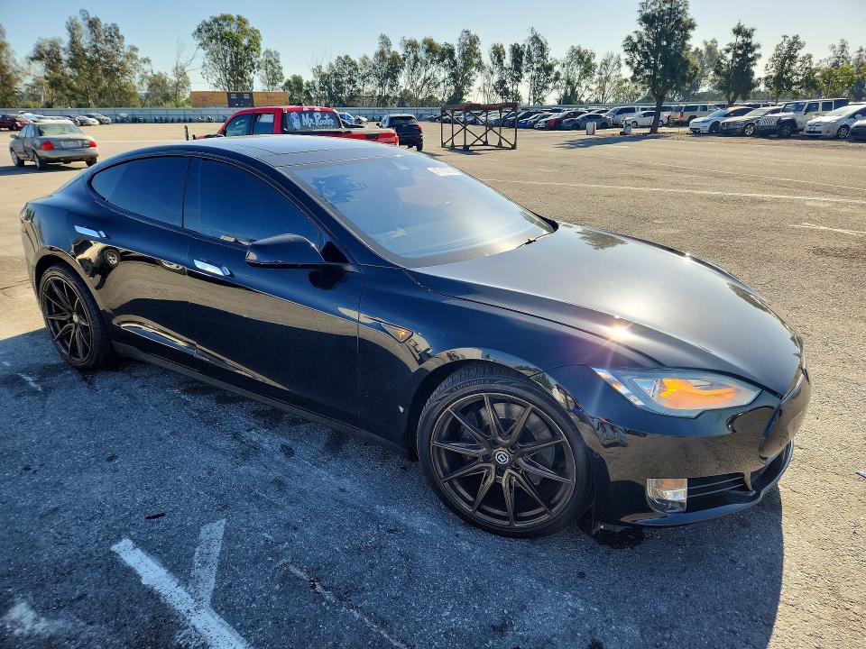 77148775 :رقم المزاد ، 5YJSA1E40GF128306 vin ، 2016 Tesla Model S مزاد بيع