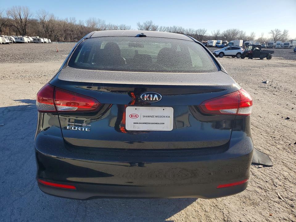 2018 Kia Forte მანქანა იყიდება აუქციონზე, vin: 3KPFK4A76JE212255, აუქციონის ნომერი: 79454035