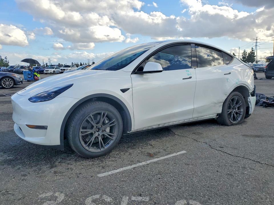 77789465 :رقم المزاد ، 7SAYGAEE2RF125057 vin ، 2024 Tesla Model Y مزاد بيع