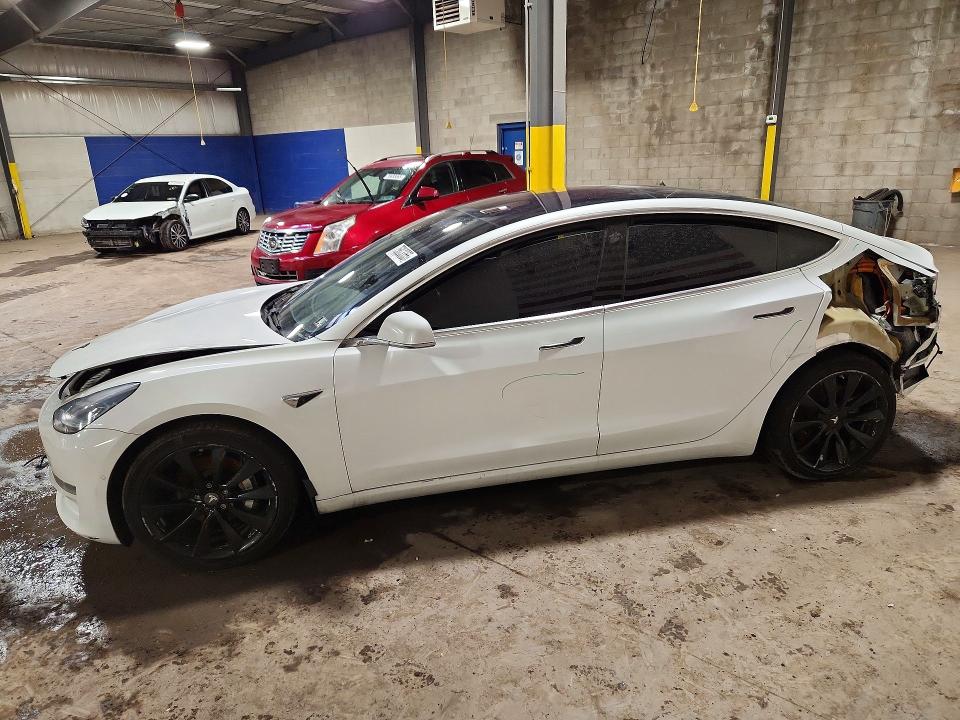 Продажа на аукционе авто 2018 Tesla Model 3, vin: 5YJ3E1EA5JF164885, номер лота: 75823355