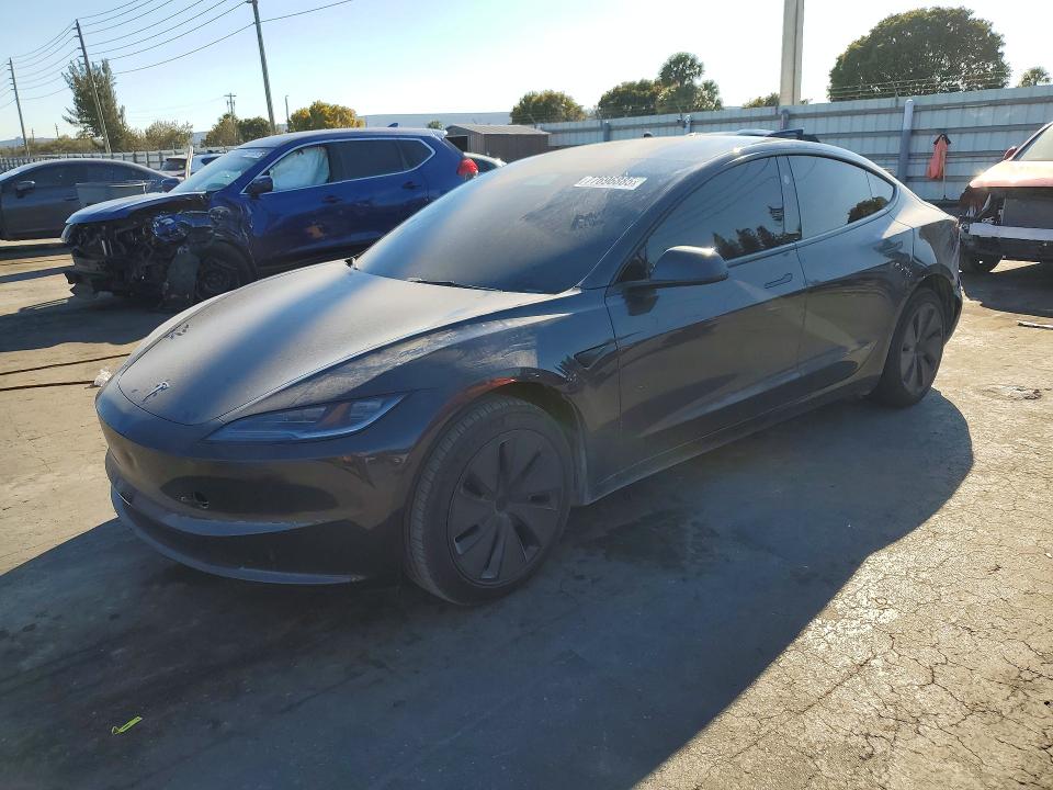 77696885 :رقم المزاد ، 5YJ3E1EB4RF813628 vin ، 2024 Tesla Model 3 مزاد بيع