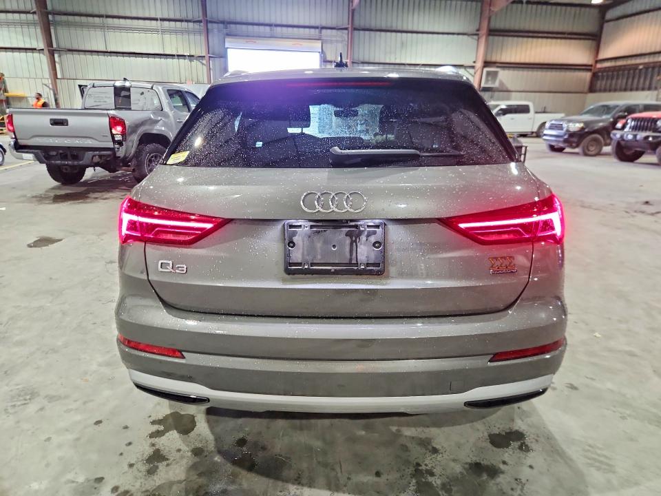 79355565 :رقم المزاد ، WA1AECF38L1034835 vin ، 2020 Audi Q3 مزاد بيع