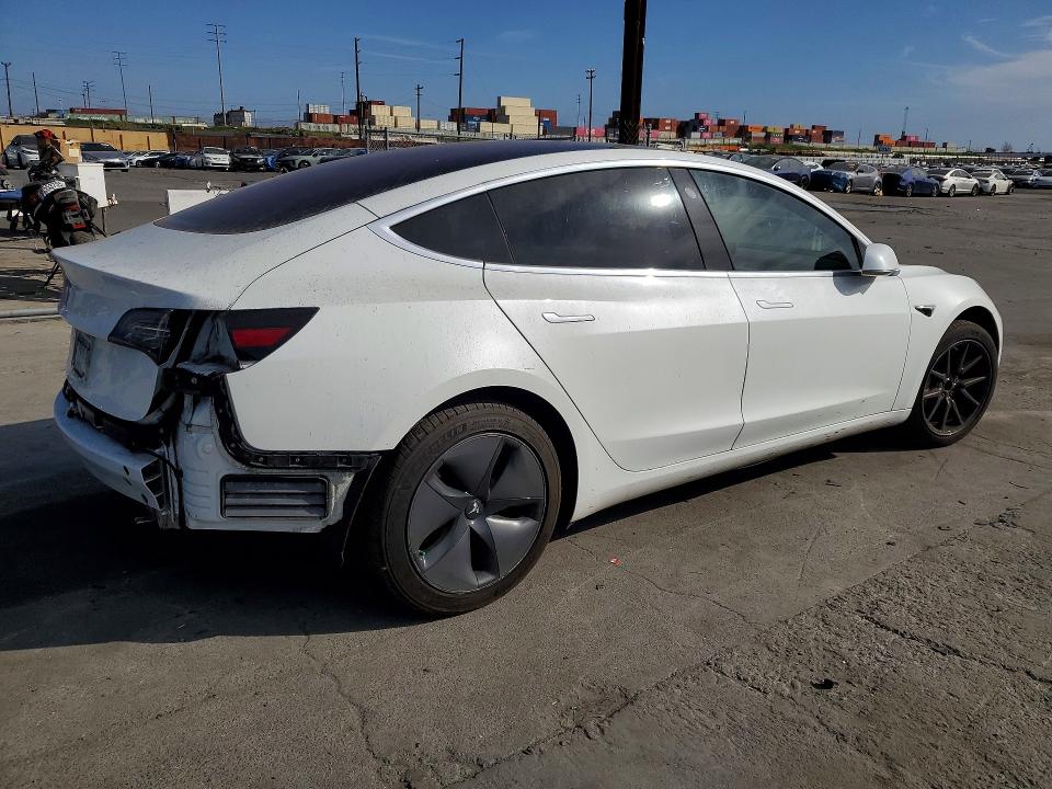 76407305 :رقم المزاد ، 5YJ3E1EA5JF023329 vin ، 2018 Tesla Model 3 مزاد بيع
