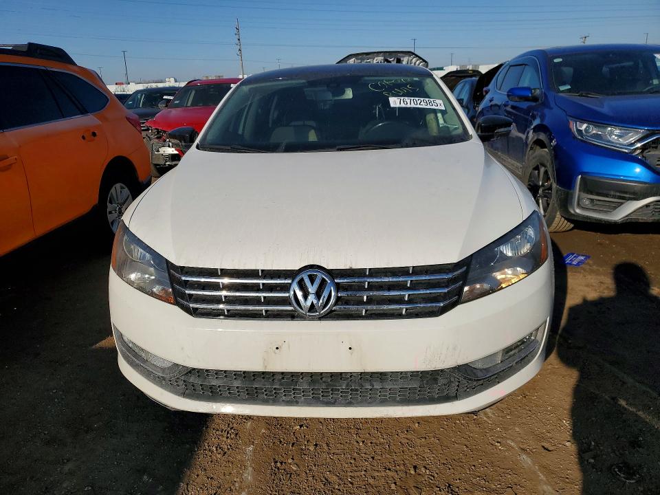 76702985 :رقم المزاد ، 1VWBT7A3XFC002957 vin ، 2015 Volkswagen Passat مزاد بيع