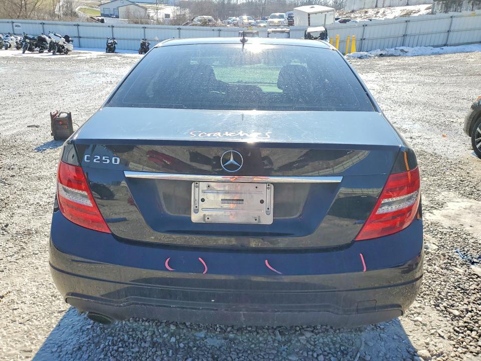 Продажа на аукционе авто 2013 Mercedes-benz C, vin: WDDGF4HB2DR250695, номер лота: 76790125