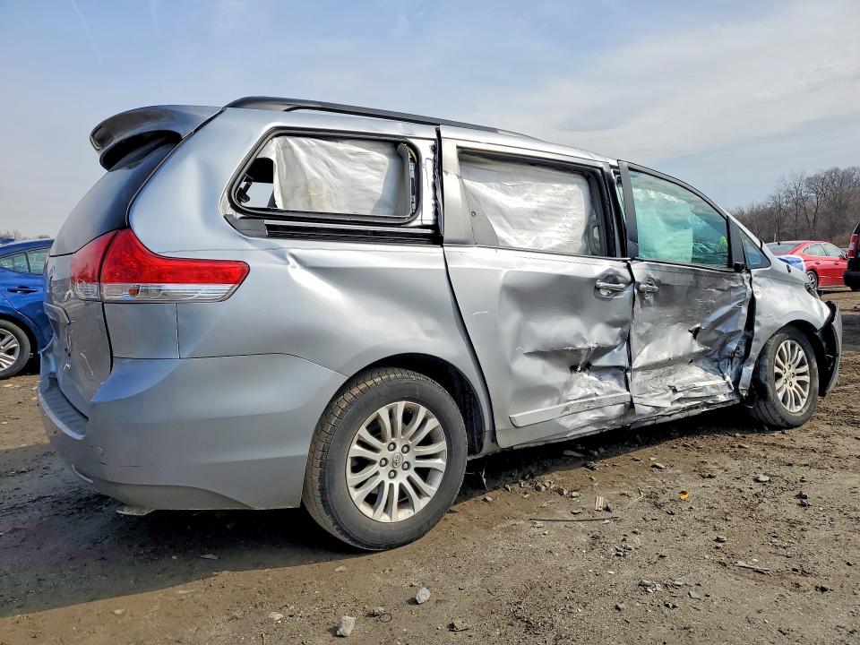 78994375 :رقم المزاد ، 5TDYK3DC1ES407512 vin ، 2014 Toyota Sienna مزاد بيع