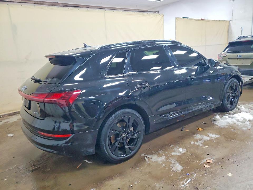 Продажа на аукционе авто 2022 Audi E-tron, vin: WA1AAAGE5NB019609, номер лота: 76046765
