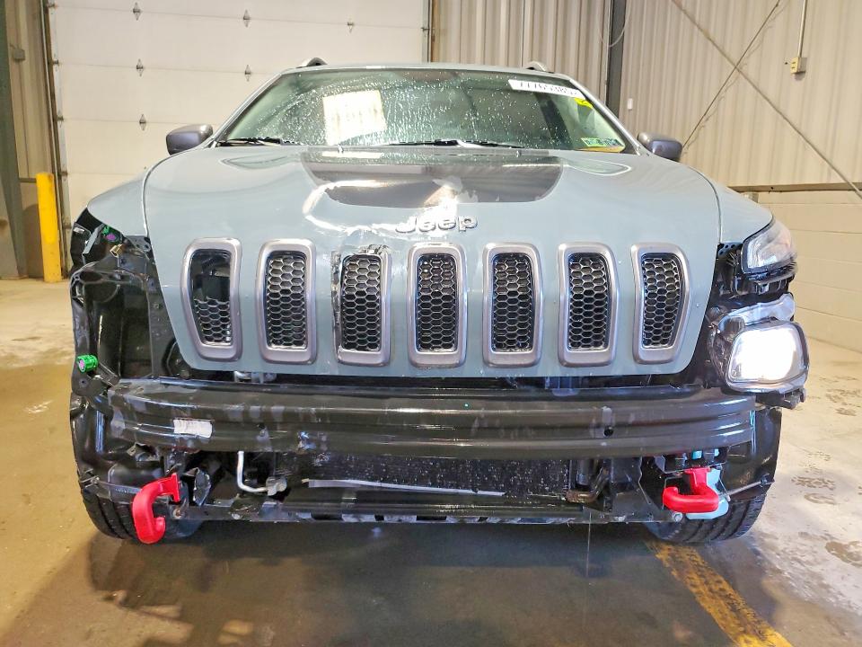 77765385 :رقم المزاد ، 1C4PJMBS8FW588012 vin ، 2015 Jeep Cherokee مزاد بيع