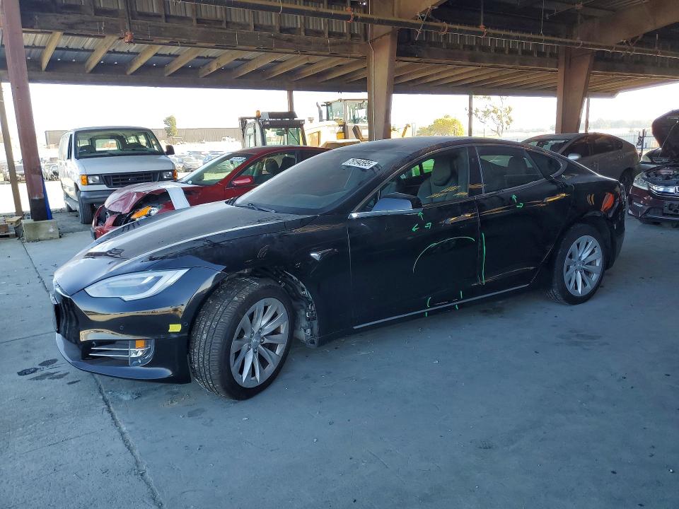 75194595 :رقم المزاد ، 5YJSA1E22JF248419 vin ، 2018 Tesla Model S مزاد بيع