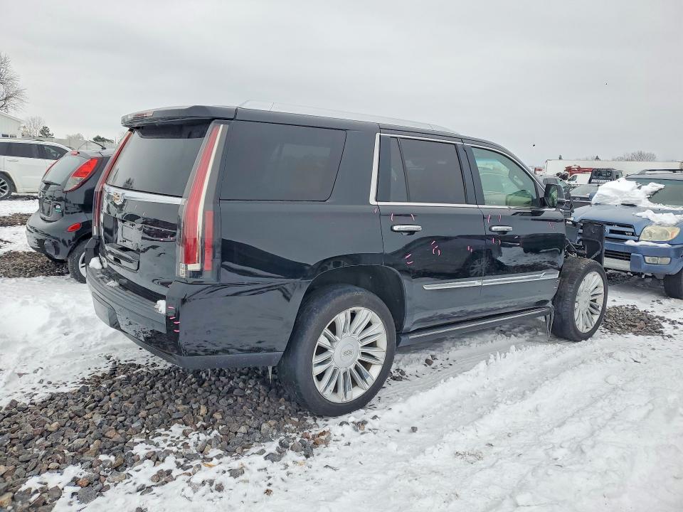 75501985 :رقم المزاد ، 1GYS4DKJ0HR385409 vin ، 2017 Cadillac Escalade مزاد بيع