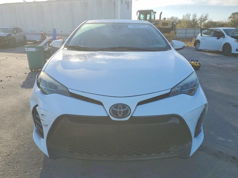 78853775 :رقم المزاد ، 5YFBURHE5JP848173 vin ، 2018 Toyota Corolla مزاد بيع
