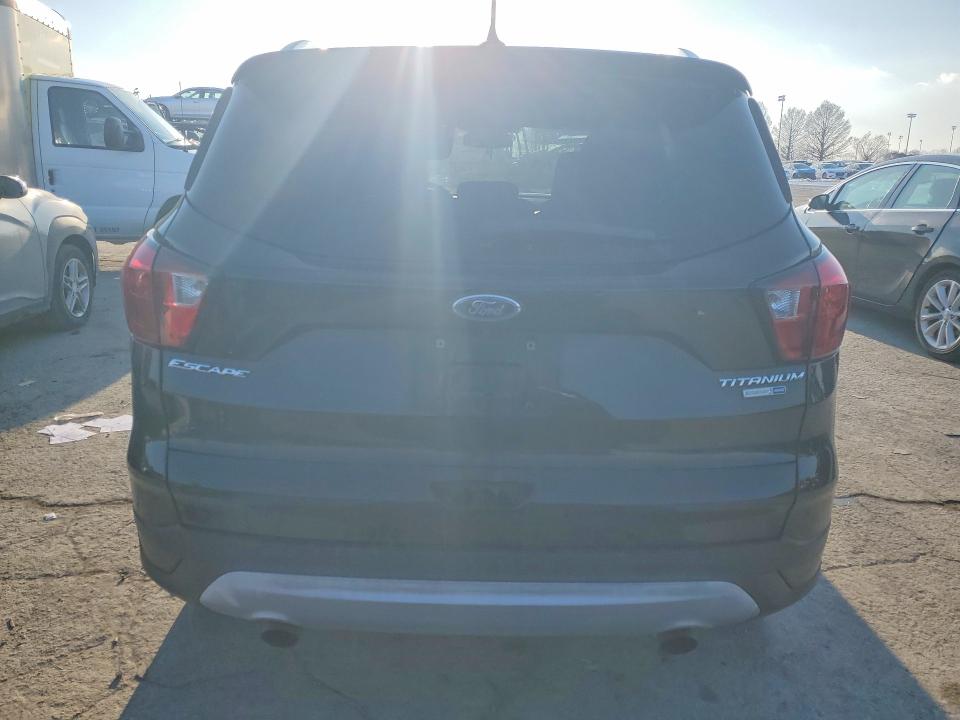 75379725 :رقم المزاد ، 1FMCU9J94KUB59064 vin ، 2019 Ford Escape مزاد بيع