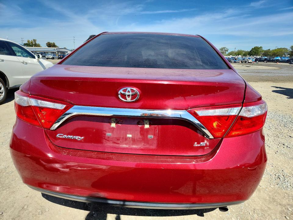77801005 :رقم المزاد ، 4T1BF1FK5FU980764 vin ، 2015 Toyota Camry مزاد بيع
