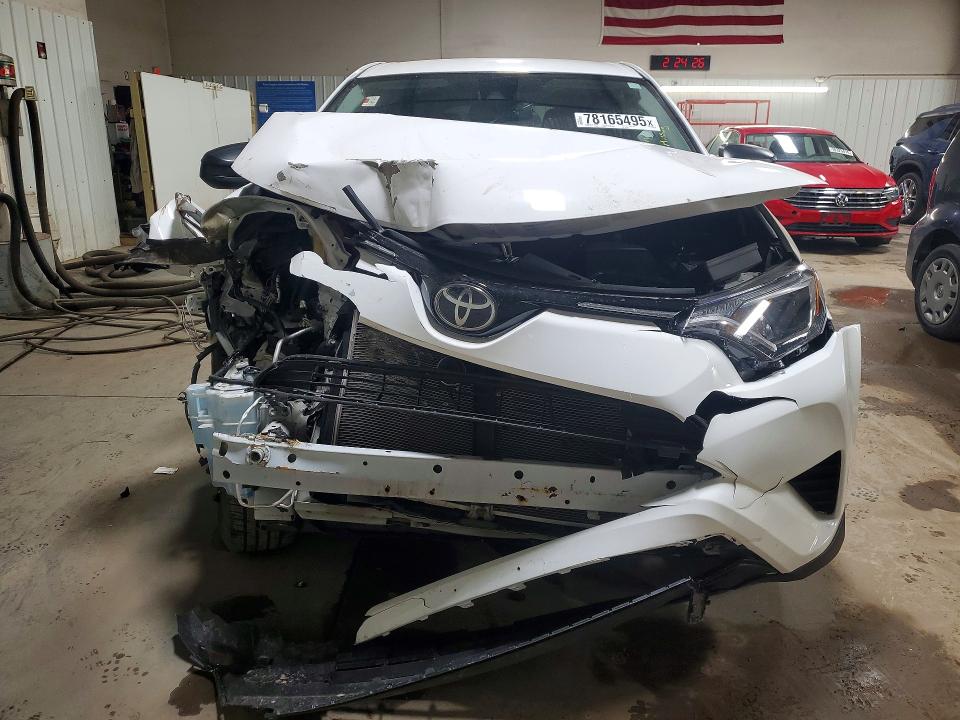 78165495 :رقم المزاد ، 2T3BFREV3JW725265 vin ، 2018 Toyota Rav4 مزاد بيع