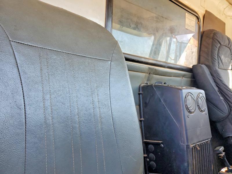 1995 Whitegmc Transport მანქანა იყიდება აუქციონზე, vin: 4V2JCBME3SR843165, აუქციონის ნომერი: 77557715