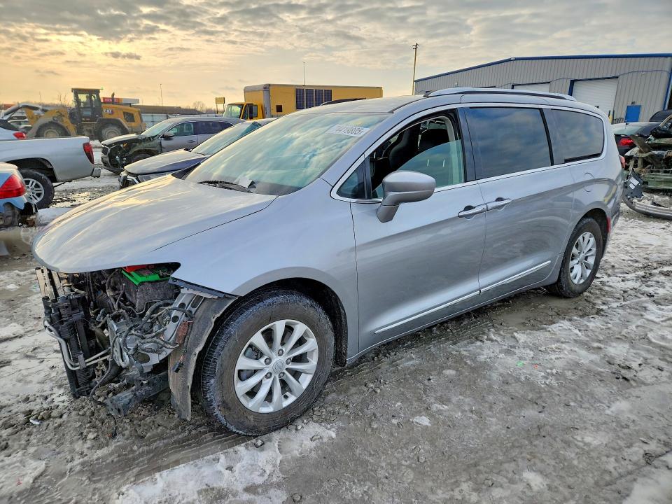 Продажа на аукционе авто 2018 Chrysler Pacifica, vin: 2C4RC1BGXJR119048, номер лота: 74419805