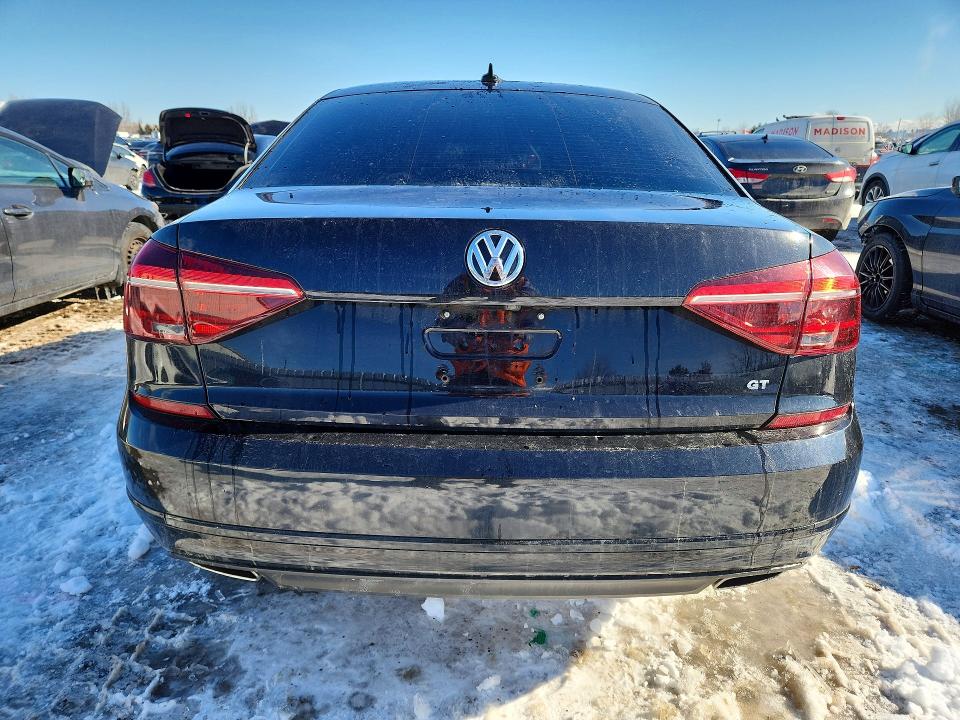 72959885 :رقم المزاد ، 1VWJM7A36JC032569 vin ، 2018 Volkswagen Passat مزاد بيع
